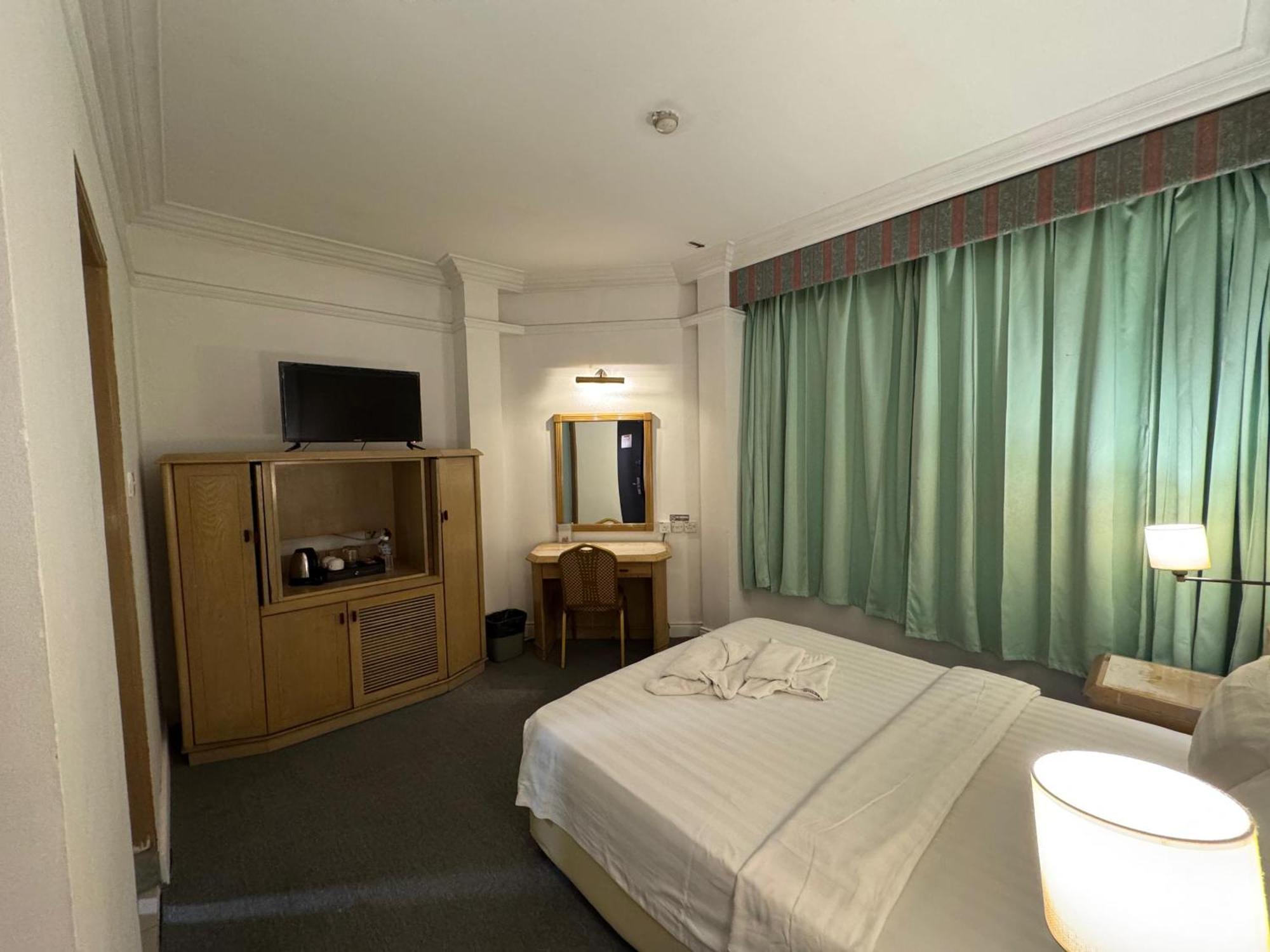 Hotel Deleeton Kota Kinabalu Esterno foto