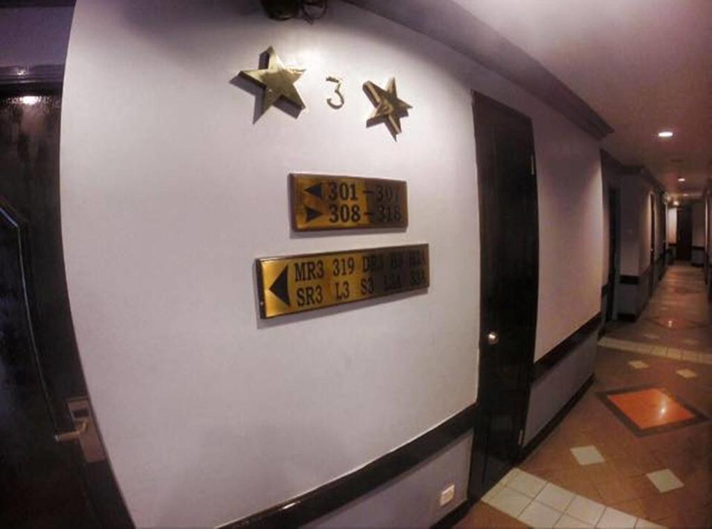 Hotel Deleeton Kota Kinabalu Esterno foto