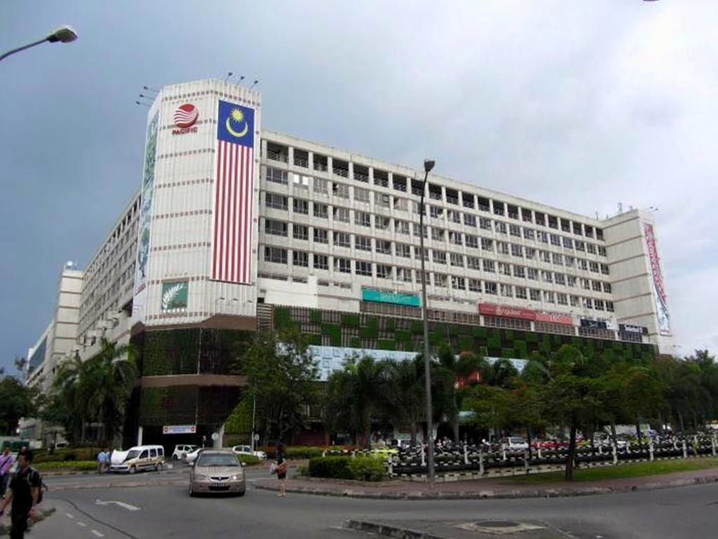Hotel Deleeton Kota Kinabalu Esterno foto
